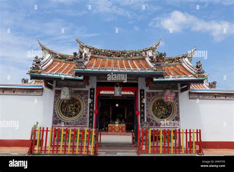  Der Cheng Hoon Tiong Tempel: Ein architektonisches Juwel mit spiritueller Tiefe!